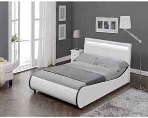 Mueble auxiliar dormitorio. Corium cama elegante tapizada.